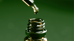 La merveilleuse huile de chanvre dans les cosmétiques - INTO THE BEARD