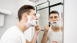 Into the Beard article de blog : comment bien choisir son rasoir ? Homme cosmétiques rasage